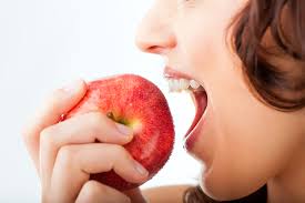 eating apples is good for oral health