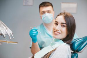 woman visiting the dentist